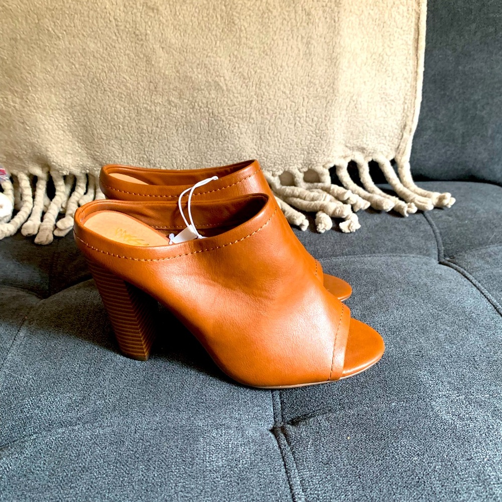 HOST PICK! Open toed Mossimo mules